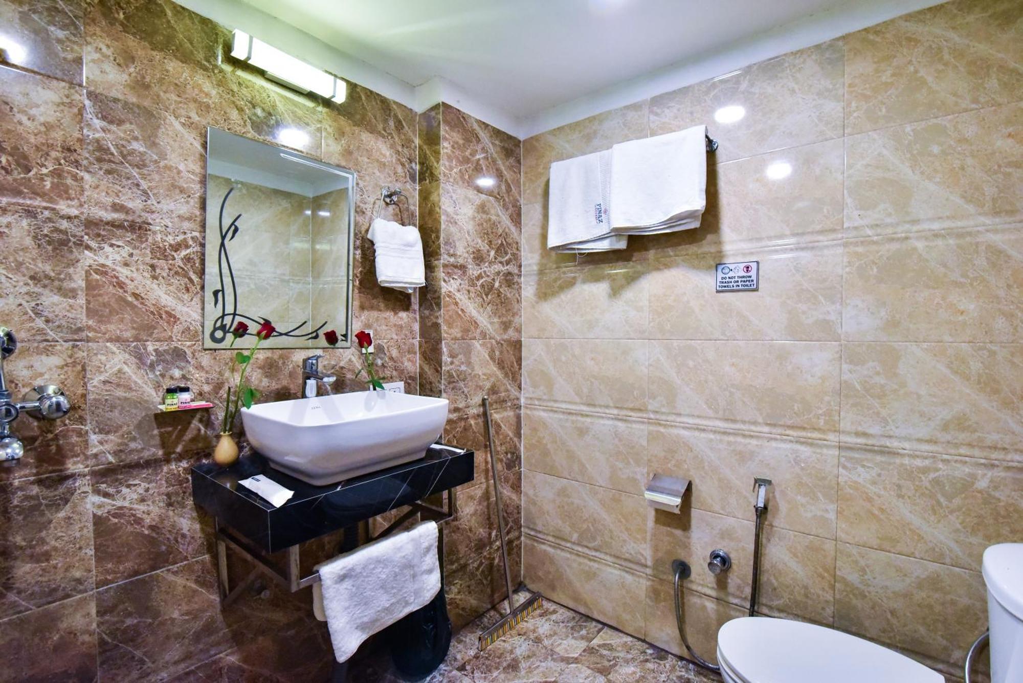 Pinaz Royale Hotel Amritszár Kültér fotó